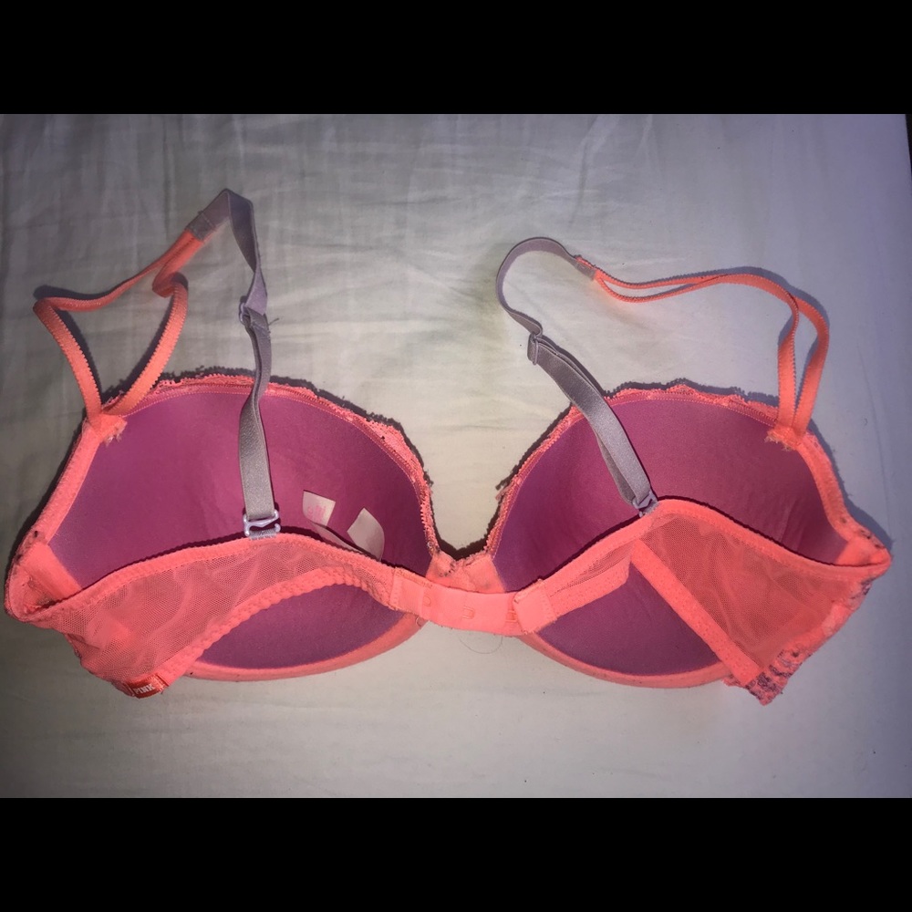 🥰Alluring Victoria Secrets bra! 🥰 - Picture 3 of 5